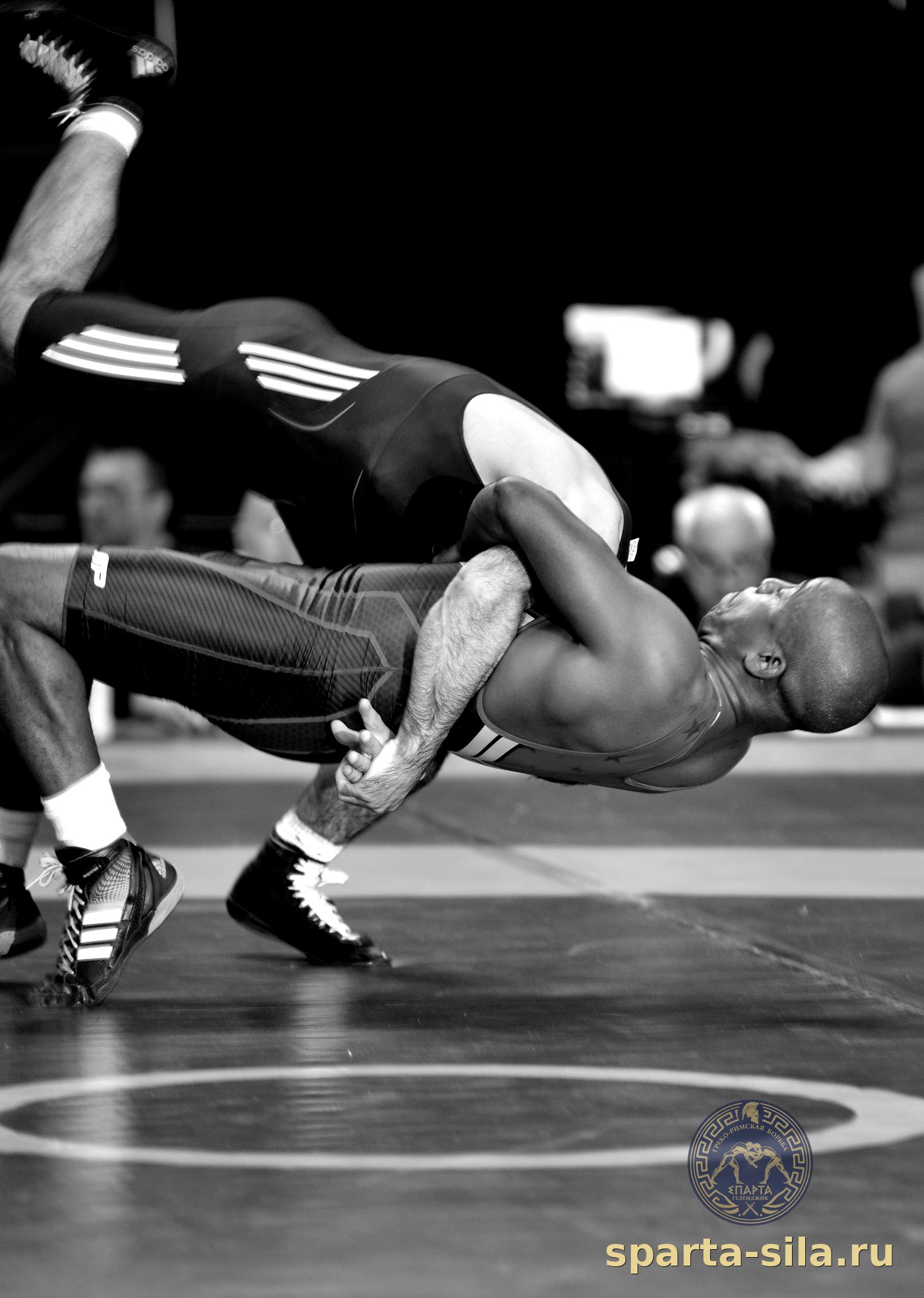Бросок через спину в исполнении Джастина Лестера на чемпионате мира